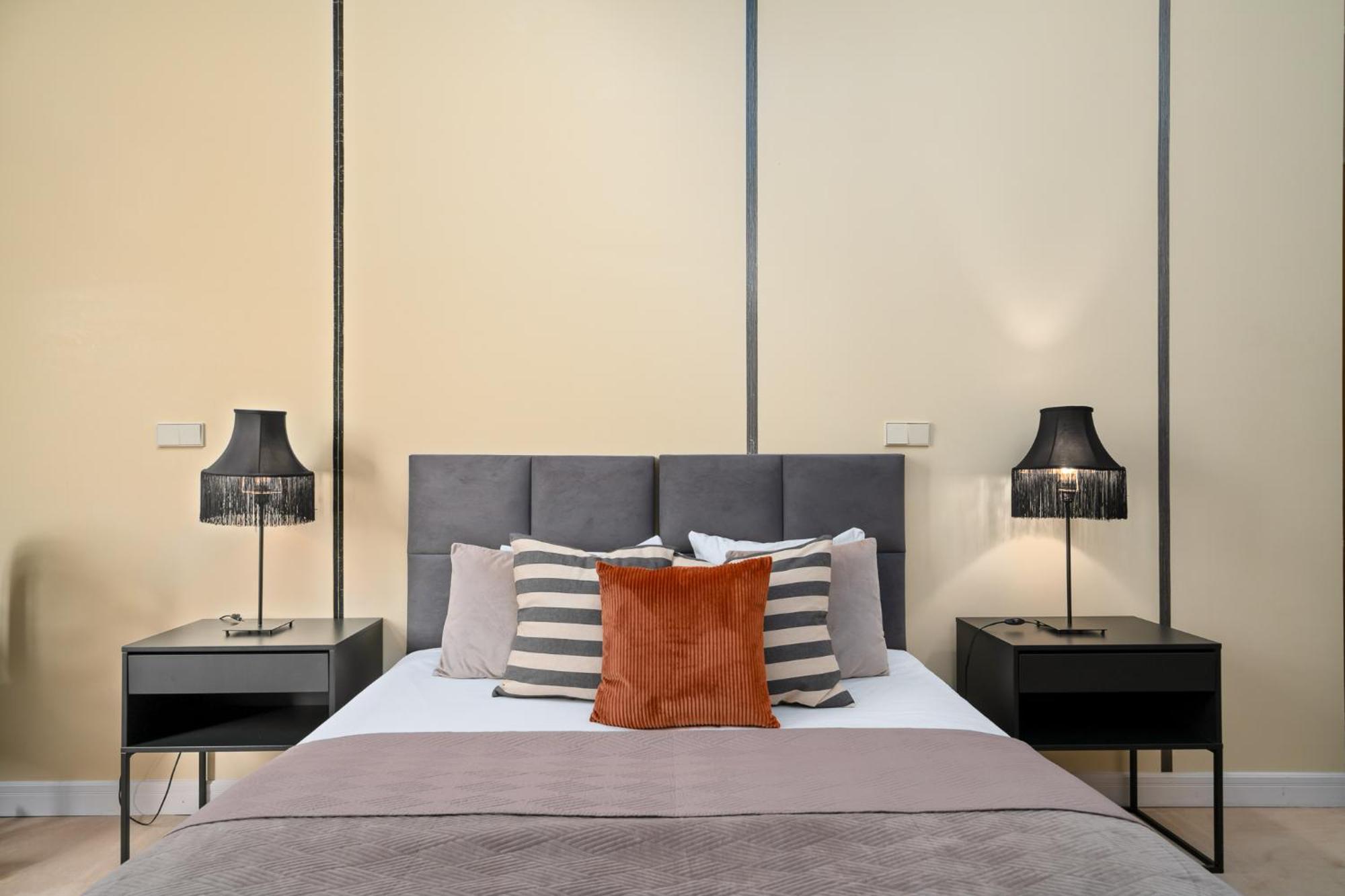 Majestic -150m2 With Iconic Market Square View As R506 Apartment